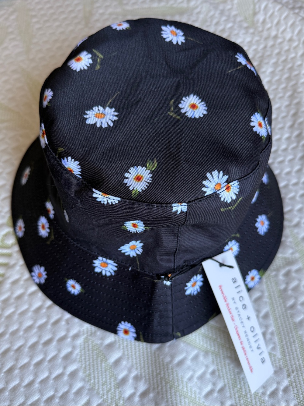 Alice + Olivia Black Daisy-Print Bucket Hat NEW